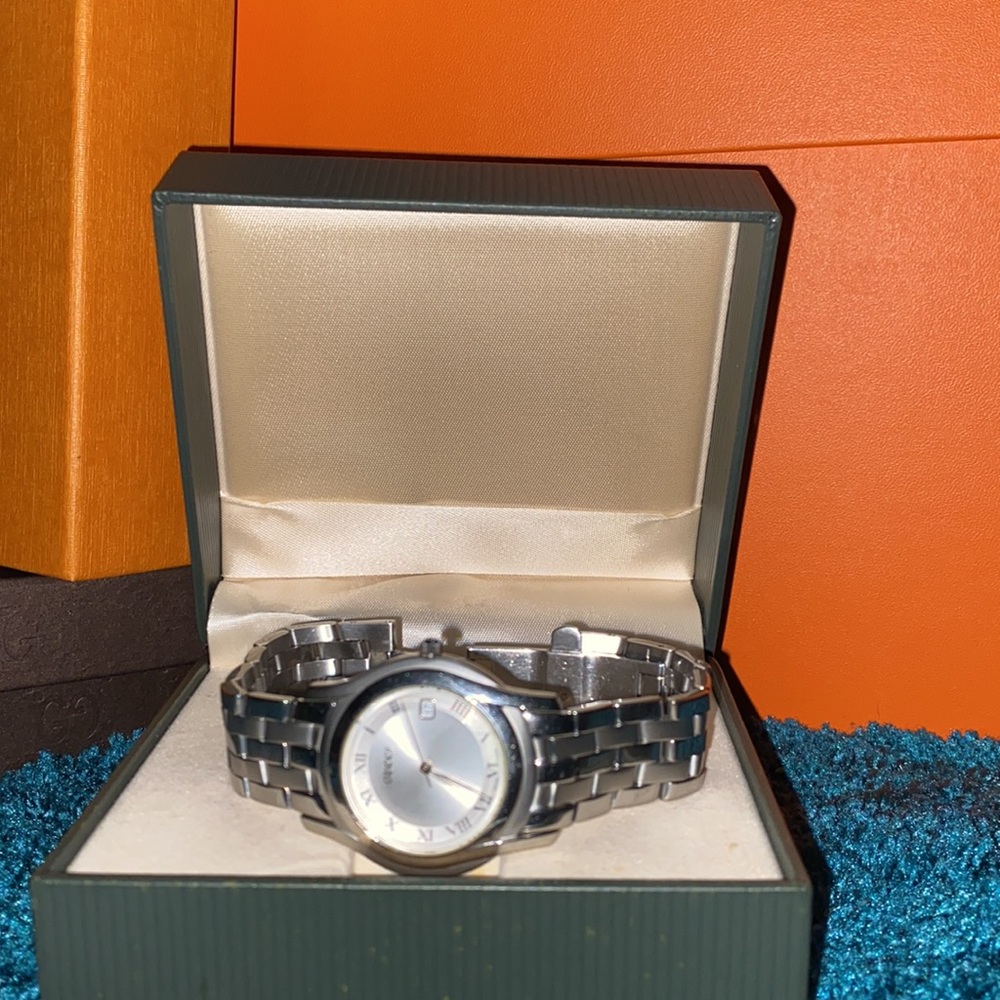 Gucci Watch Unisex Authentic